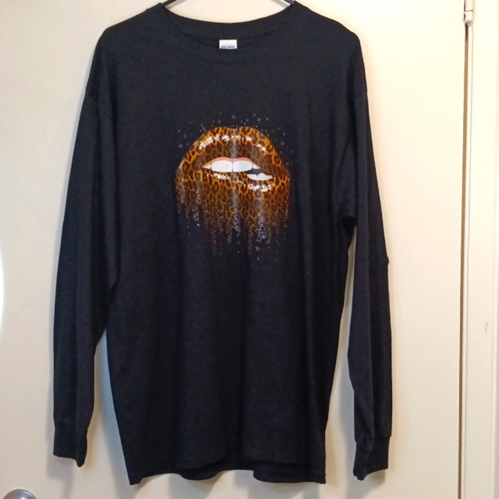 Gildan Large Black Graphic T-shirt